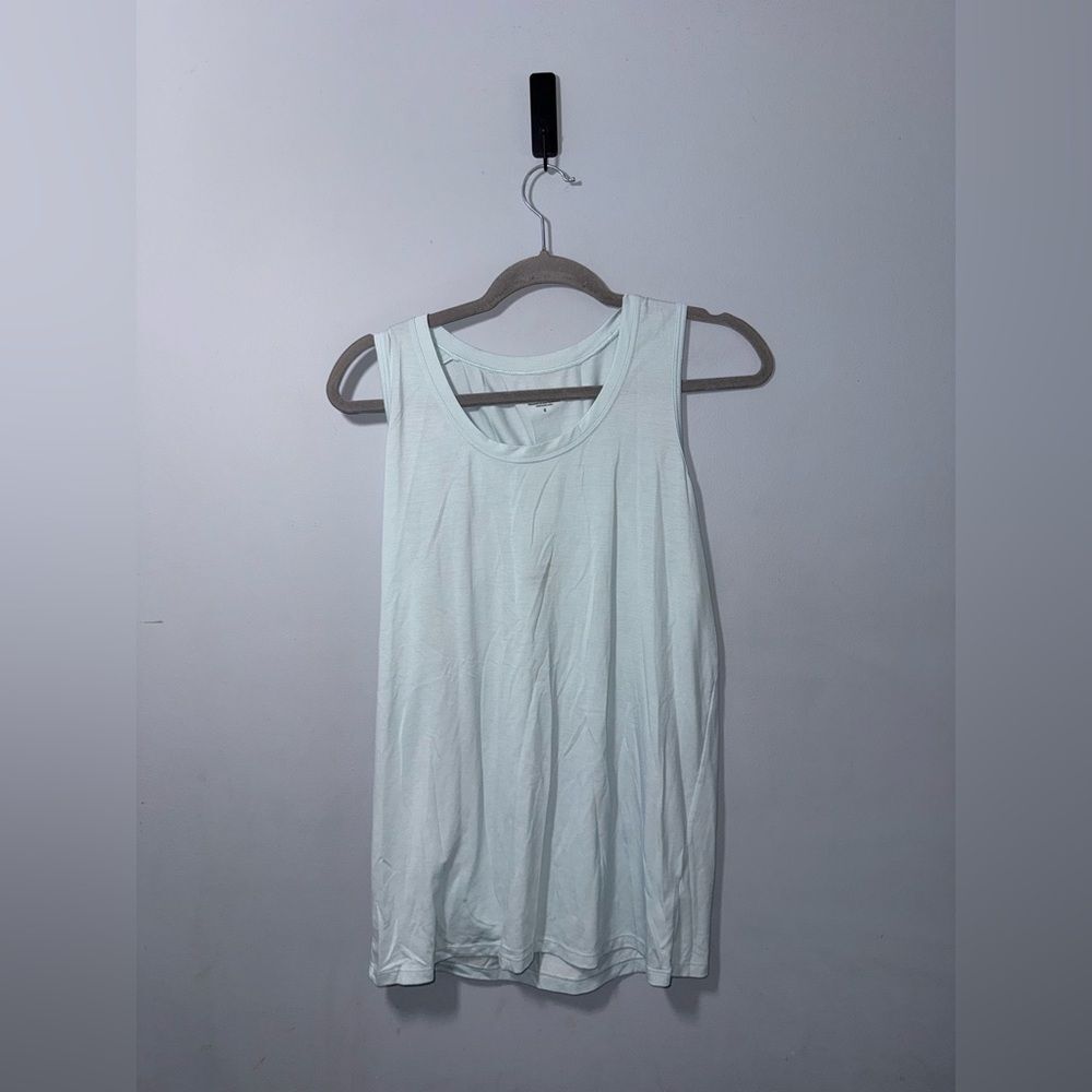 Athleta Women’s light blue scrunched back racerback tank top size small EUC